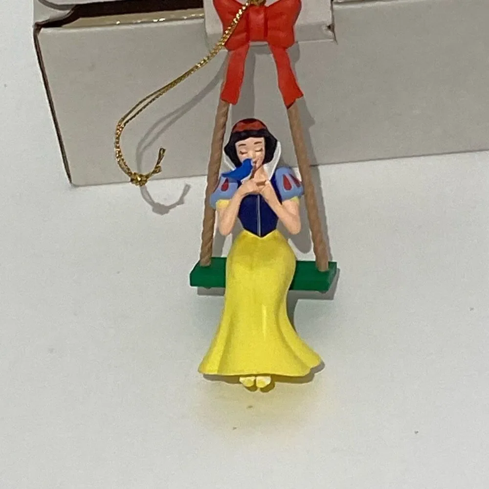 Disney Snow White In Red‎ Ribbon Swing Christmas Tree Hanging Ornament